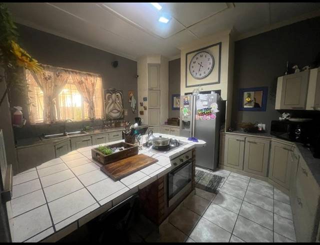 3 BEDROOM HOUSE FOR SALE IN PRETORIA GARDENS